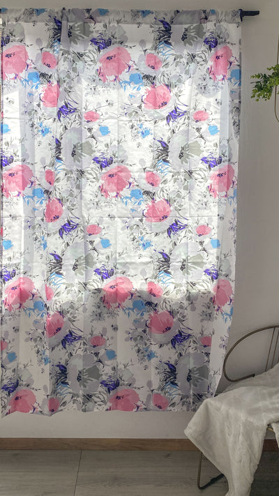 CORTINA BLANCA CON FLORES ROSADAS