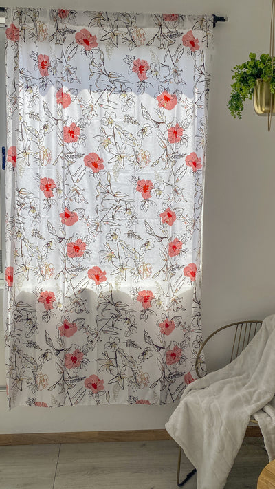 ⭐CORTINA BLANCA CON FLORES ROJAS Y BLANCAS
