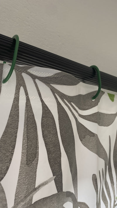 CORTINA BLANCA CON HOJAS VERDES Y GRIS PARA BAÑO