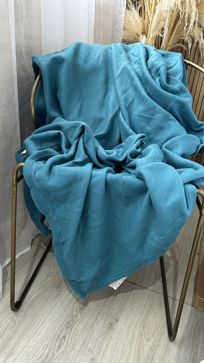 COBIJA CON MANGAS VERDE